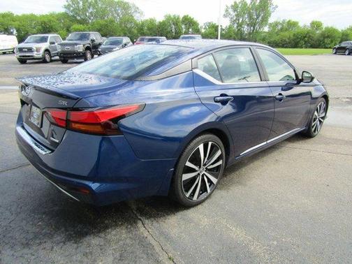 2022 Nissan Altima 2.0 SR