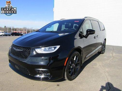 Diamond Black 2025 Chrysler Pacifica Limited