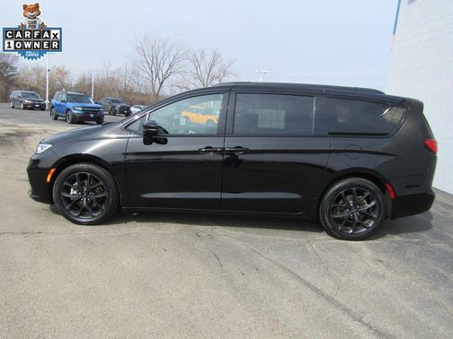 Diamond Black 2025 Chrysler Pacifica Limited
