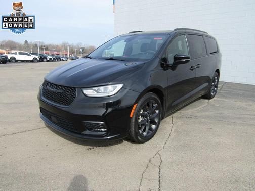 Diamond Black 2025 Chrysler Pacifica Limited