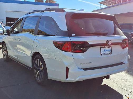 Platinum White Pearl 2026 Honda Odyssey EX-L