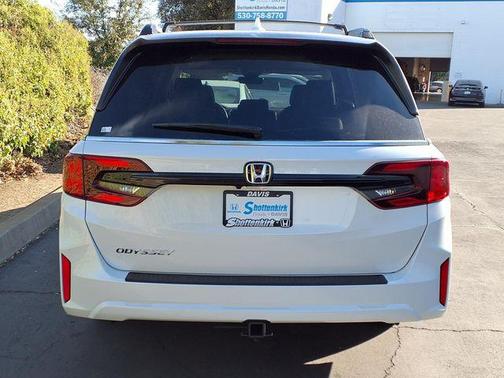 Platinum White Pearl 2026 Honda Odyssey EX-L