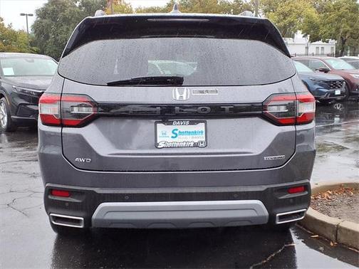 2025 Honda Pilot Touring 8-Passenger