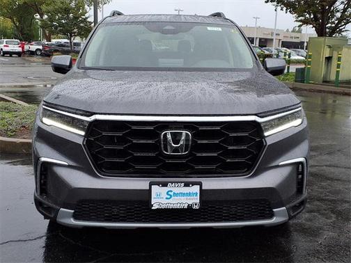 2025 Honda Pilot Touring 8-Passenger