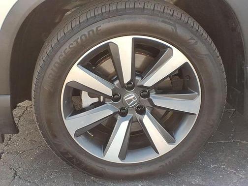 2025 Honda Pilot Touring 8-Passenger