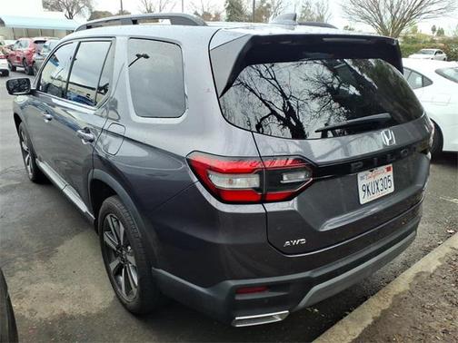 2024 Honda Pilot Touring 8-Passenger