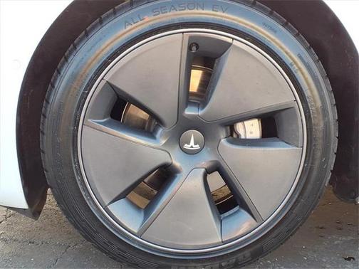 2022 Tesla Model 3 Standard Range