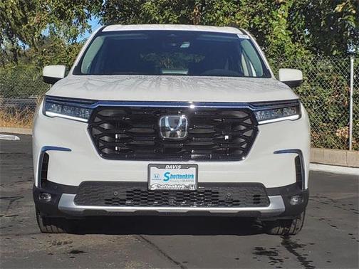 2025 Honda Pilot Touring 8-Passenger