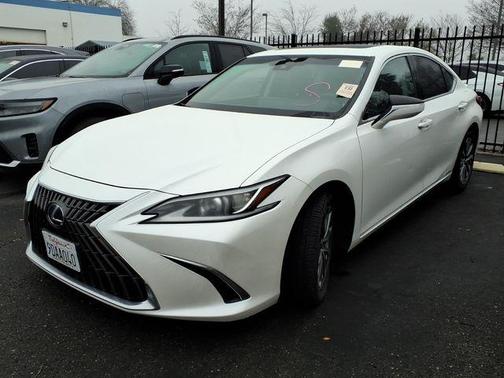 2022 Lexus ES 300h Base