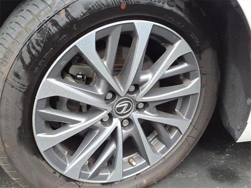 2022 Lexus ES 300h Base