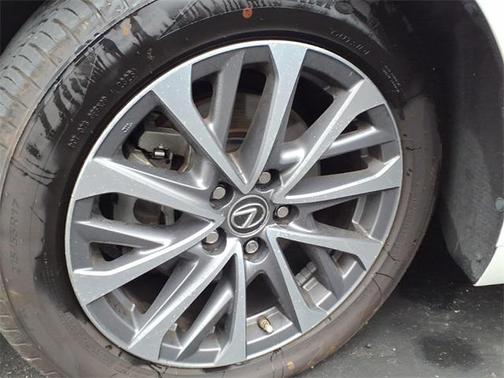 2022 Lexus ES 300h Base