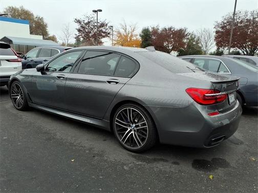 2018 BMW 740 740i