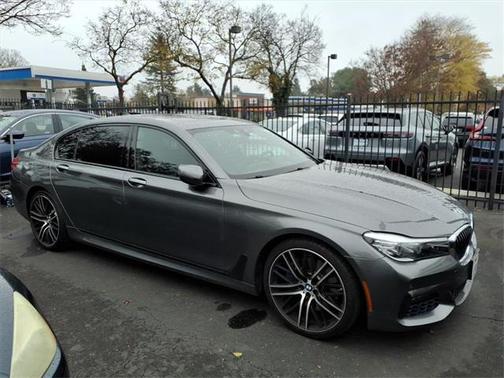 2018 BMW 740 740i