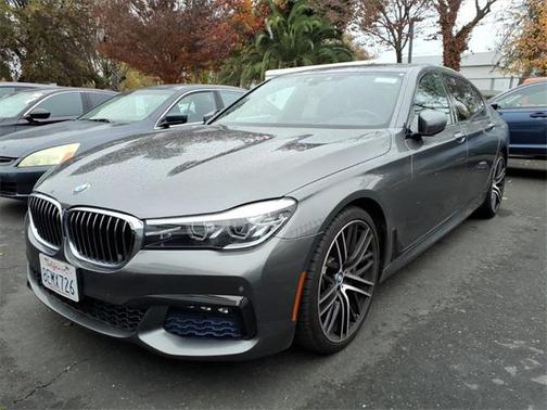 2018 BMW 740 740i