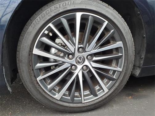 2025 Lexus ES 300h Base