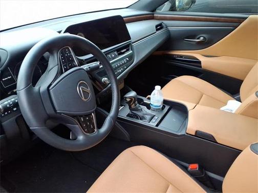 2025 Lexus ES 300h Base