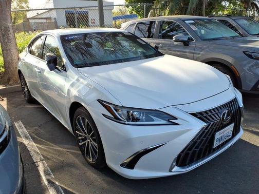 2024 Lexus ES 300h Base