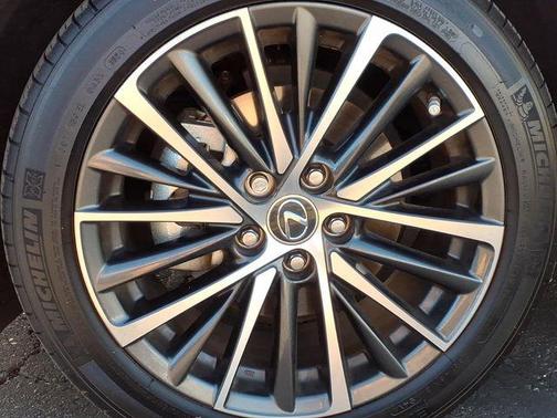 2024 Lexus ES 300h Base