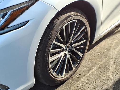 2024 Lexus ES 300h Base