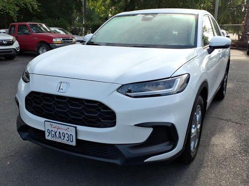 Platinum White Pearl 2023 Honda HR-V LX