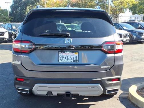 2025 Honda Pilot Touring 8-Passenger