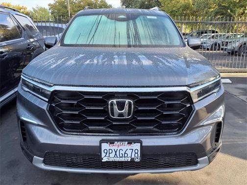 2025 Honda Pilot Touring 8-Passenger