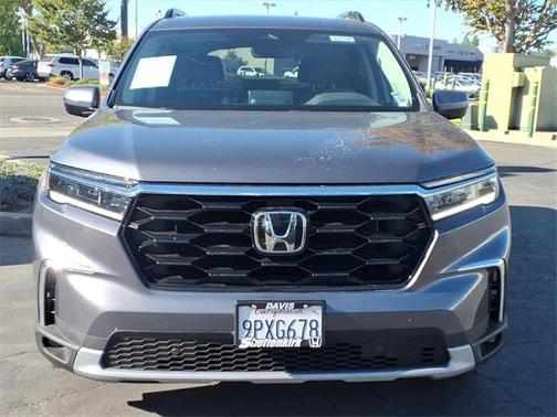 2025 Honda Pilot Touring 8-Passenger