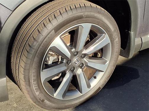 2025 Honda Pilot Touring 8-Passenger