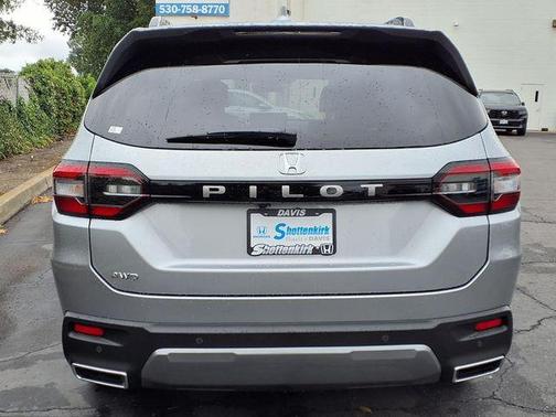 Solar Silver Metallic 2026 Honda Pilot EX-L