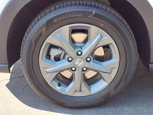 Platinum White Pearl 2026 Honda HR-V LX