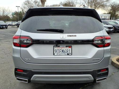 2025 Honda Pilot Touring 8-Passenger