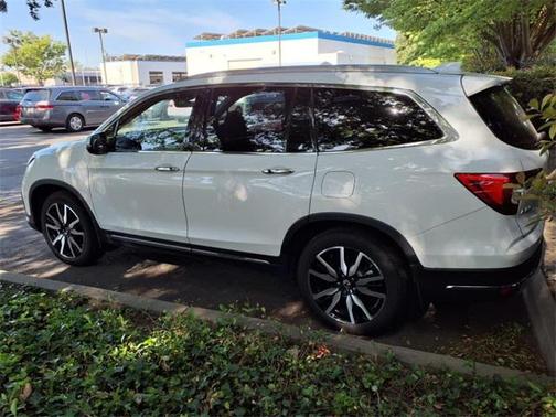 2022 Honda Pilot Touring 8-Passenger