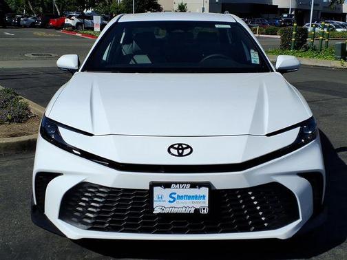 Wind Chill Pearl 2026 Toyota Camry SE