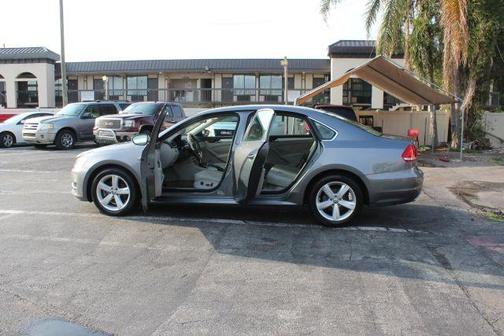 2012 Volkswagen Passat 2.5 SE