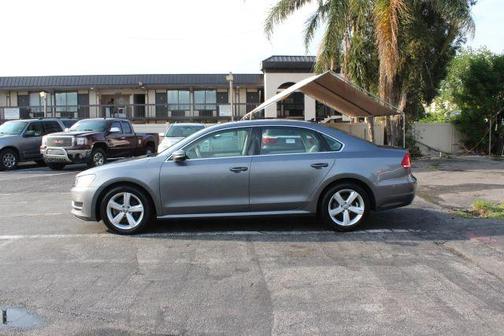 2012 Volkswagen Passat 2.5 SE