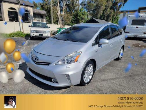 2014 Toyota Prius v Two