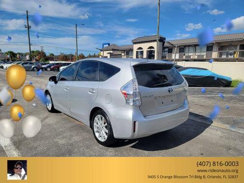 2014 Toyota Prius v Two