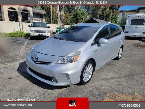 2014 Toyota Prius v Two