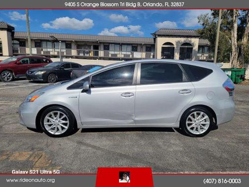 2014 Toyota Prius v Two