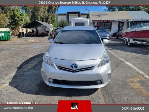 2014 Toyota Prius v Two