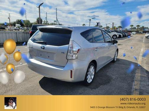 2014 Toyota Prius v Two