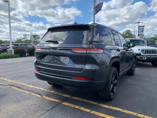 2025 Jeep Grand Cherokee Laredo