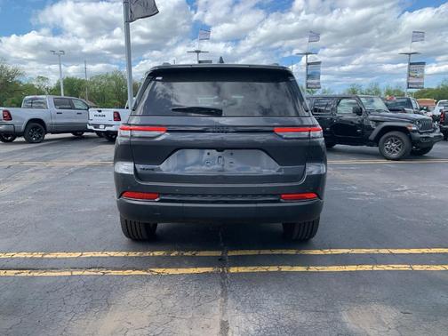 2025 Jeep Grand Cherokee Laredo