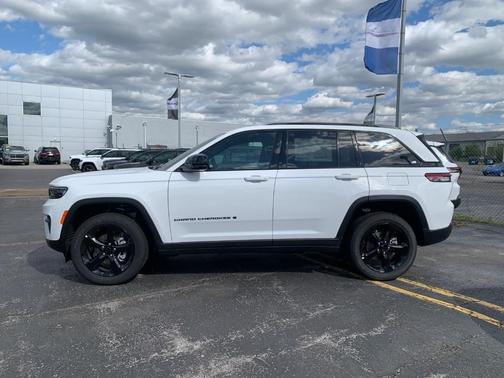 2025 Jeep Grand Cherokee Laredo