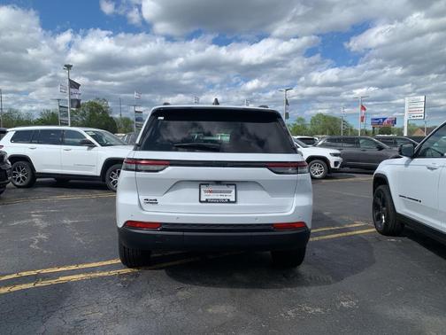 2025 Jeep Grand Cherokee Laredo