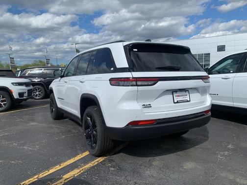 2025 Jeep Grand Cherokee Laredo