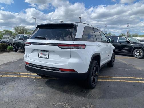 2025 Jeep Grand Cherokee Laredo