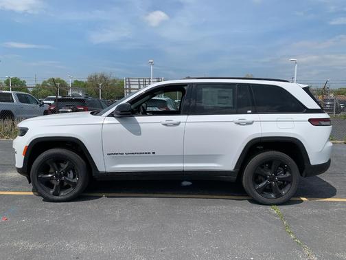 2025 Jeep Grand Cherokee Laredo