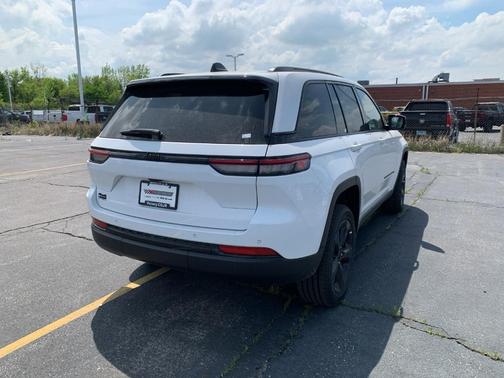 2025 Jeep Grand Cherokee Laredo