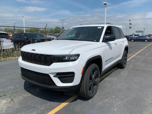2025 Jeep Grand Cherokee Laredo